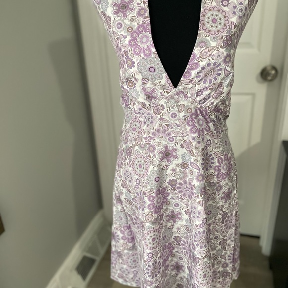 New Boho lavender and white floral deep plunge halter dress in size large - Picture 7 of 9